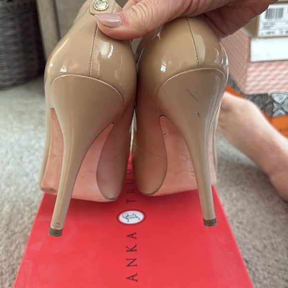 Ivanka Trump Pinkish Pumps - Picture 4 of 8